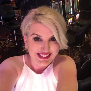 Meet your Posher, Elise